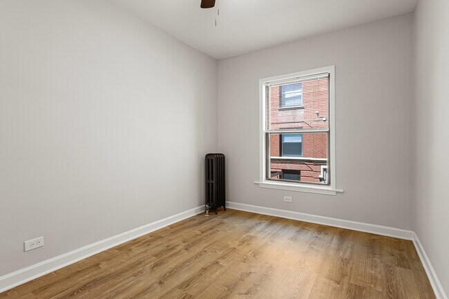 Building Photo - 1702 W Juneway Terrace