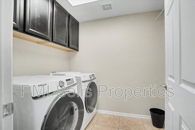 Building Photo - 10198 E San Salvador Dr