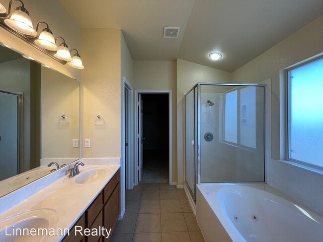 Building Photo - 3 br, 2.5 bath House - 4208 Cessnock Drive