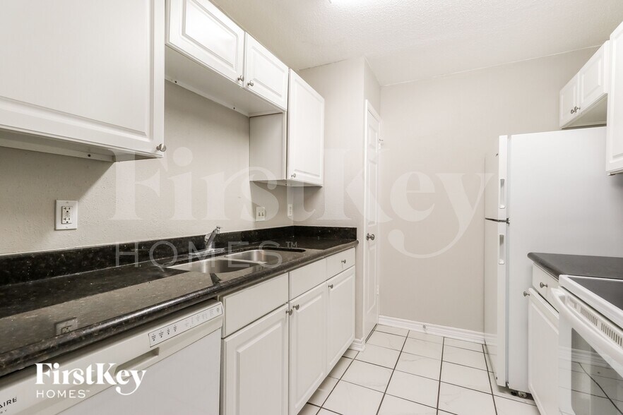 Building Photo - 23346 Pebworth Pl