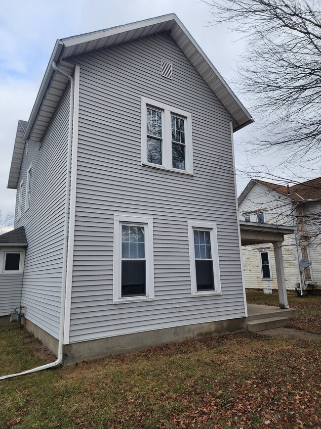 Building Photo - 202 W Locust St