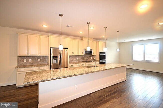 Building Photo - 44878 Tiverton Sq