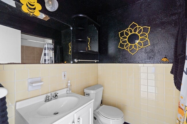 Building Photo - 810 93rd St