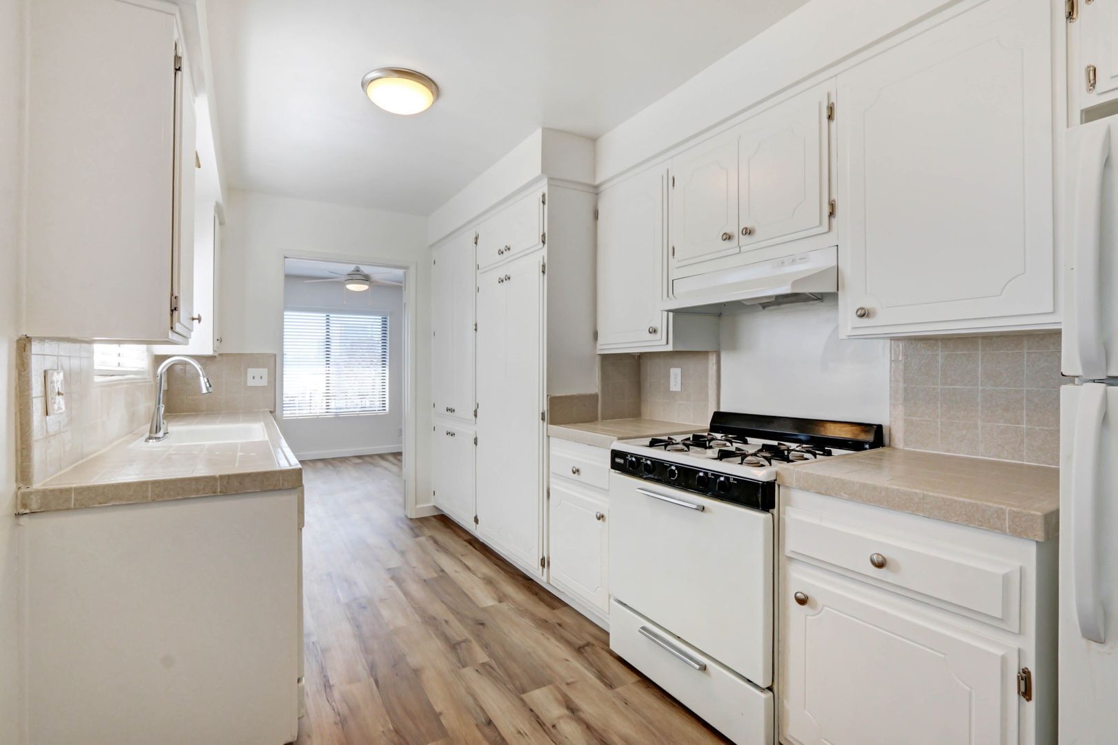 Building Photo - 1306 Armacost Ave