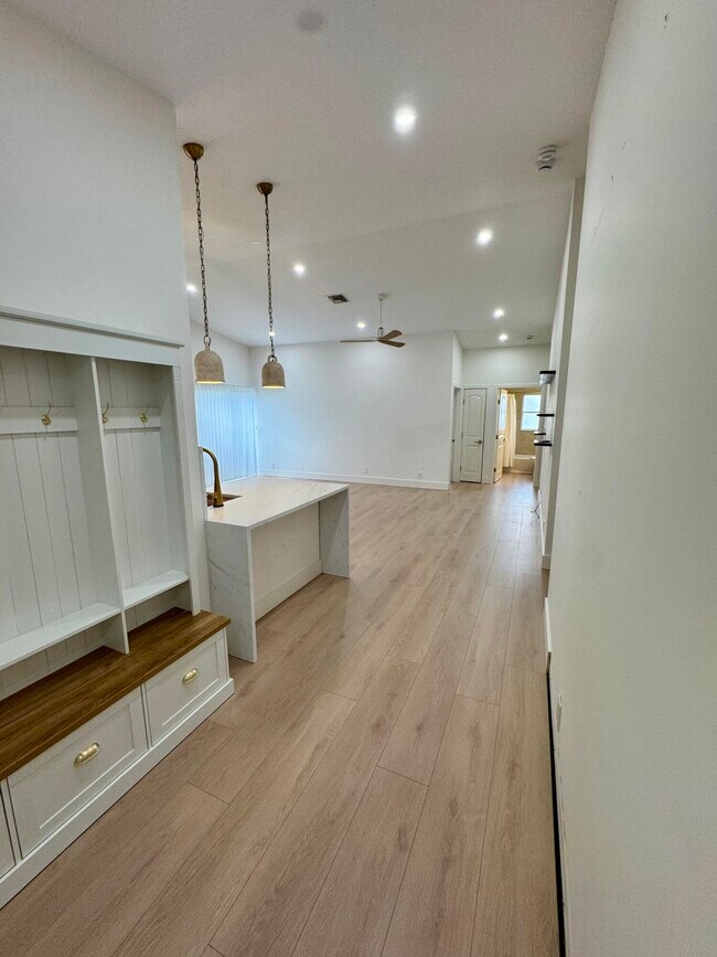 Building Photo - 64 Paxford Ln