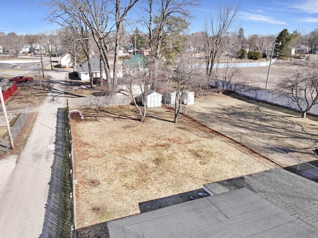 Building Photo - 139 Mosser St