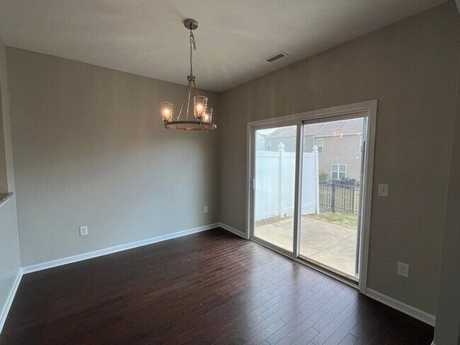 Building Photo - **OFFERING REFUNDABLE APPLICATION FEES** Fantastic 3BD, 2.5BA North Raleigh Townhome with Fenced ...