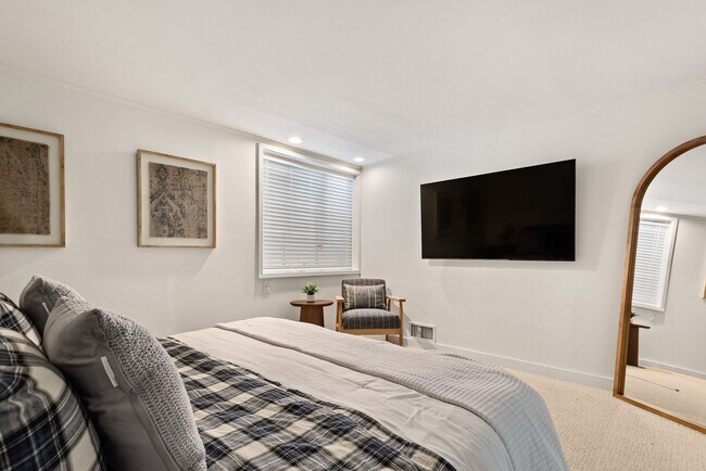 Building Photo - 126 Edgewood Ln