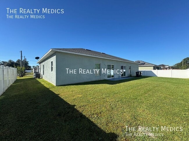 Building Photo - 548 Albatross Dr