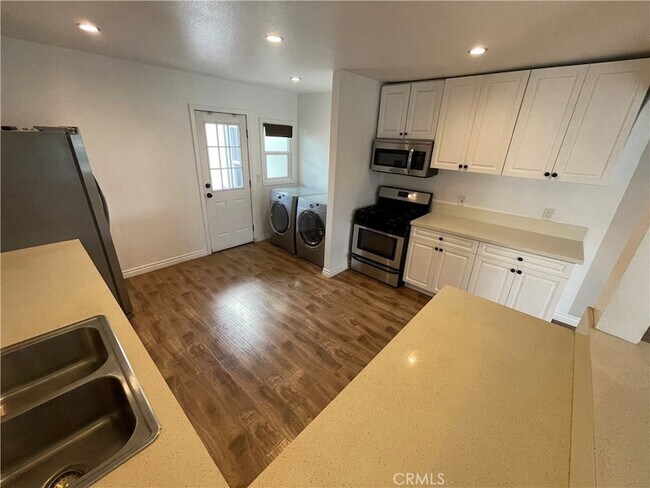 Building Photo - 1407 S Ross St