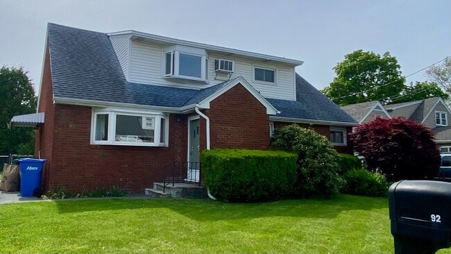 Primary Photo - 92 Cottage Ave