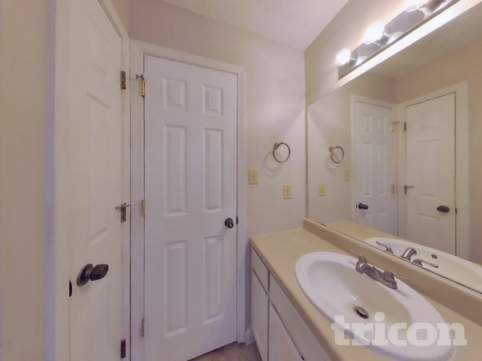 Building Photo - 15 Gregory Ln