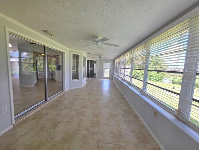 Building Photo - 1379 Cambridge Dr