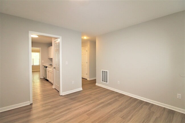 Building Photo - Beautifully Remodeled Two-Story Home in Ch...