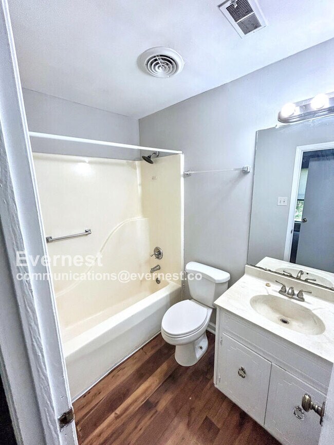 Building Photo - 105 Meadowlark Pl