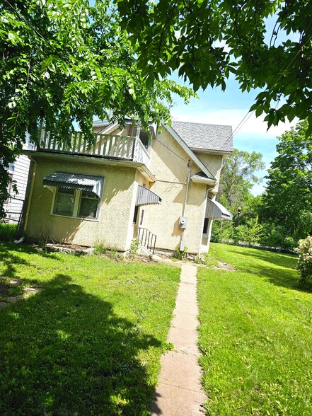 Building Photo - 1388 7th St E