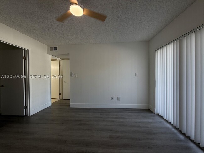 Building Photo - 510 S Park Rd