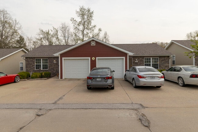 Building Photo - 3406 E St Charles Rd