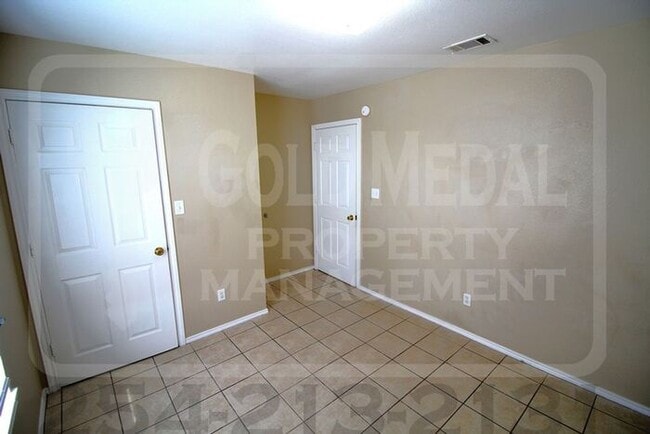 Building Photo - 3408 Barcelona Dr