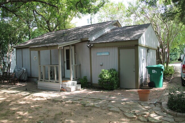 Building Photo - Cozy 2-Bedroom Home for Lease