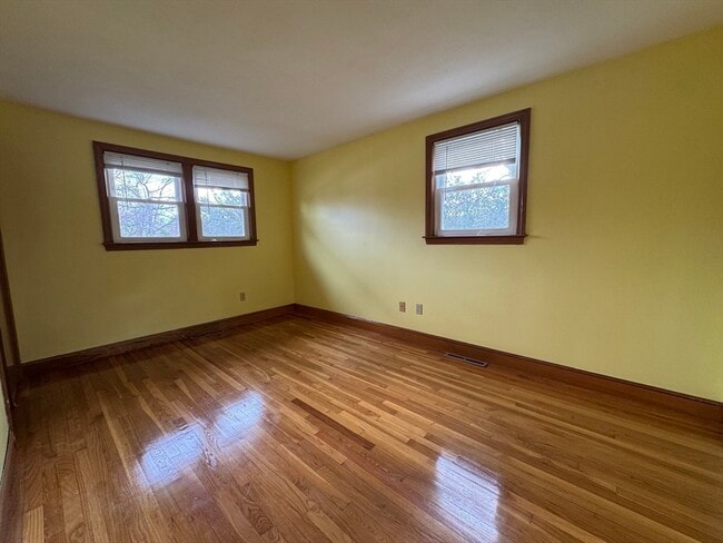 Building Photo - 7 Lee St