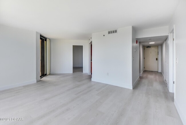 Building Photo - 1 Oceans W Blvd