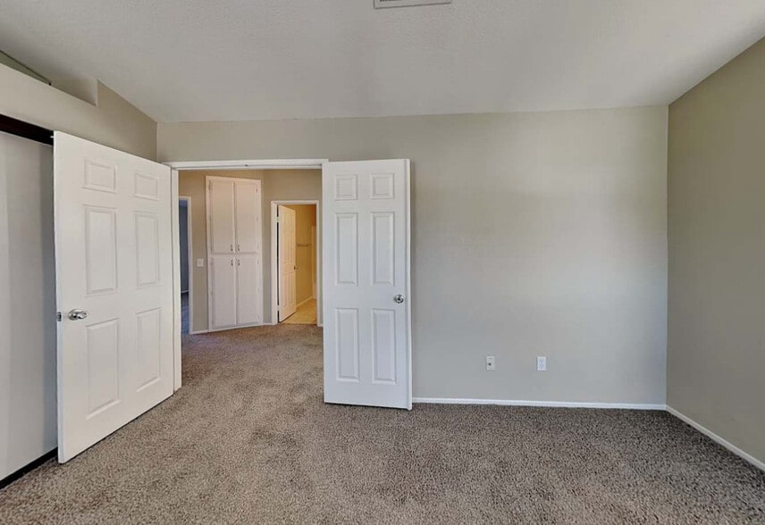 Building Photo - 112 Placid Ave