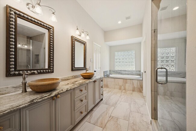 Building Photo - 501 Pine Bluff Dr