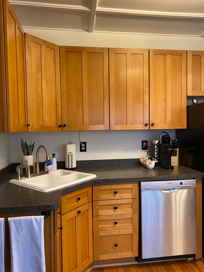 Kitchen - 18 Jumel Pl