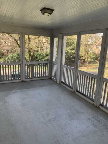 Screened porch - 139 Rutgers Ave