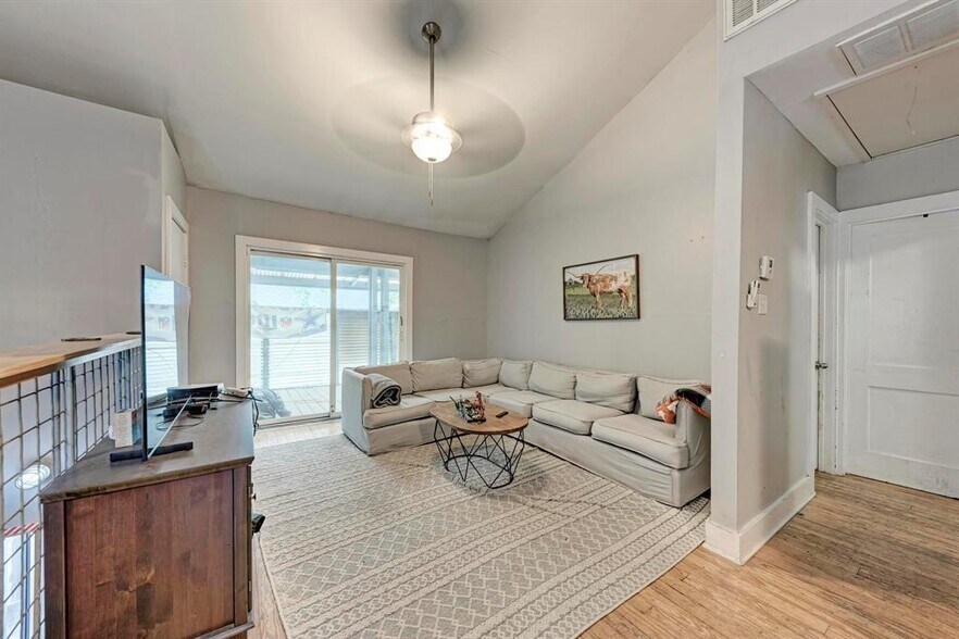 Building Photo - 2834 Salado St