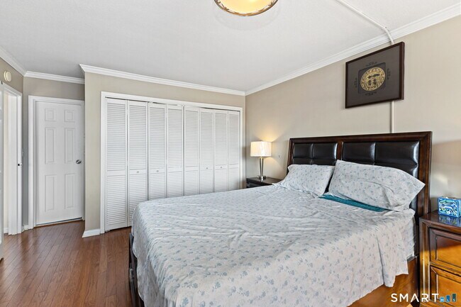 Building Photo - 65 Glenbrook Rd