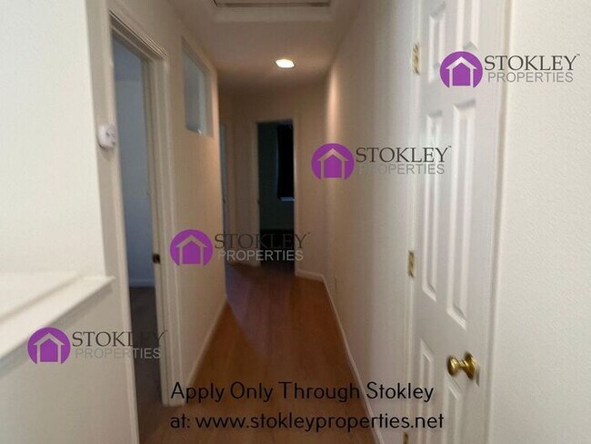 Building Photo - 1 Addison Ct