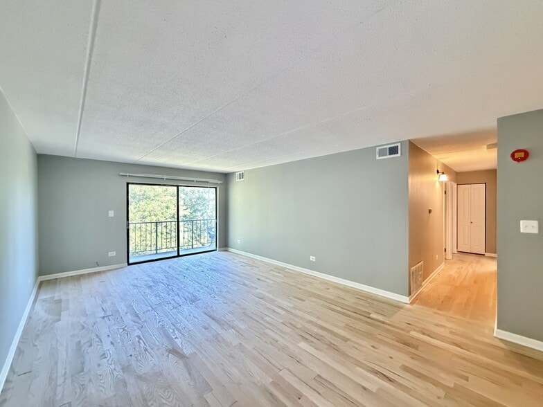 Building Photo - 525 N Quentin Rd