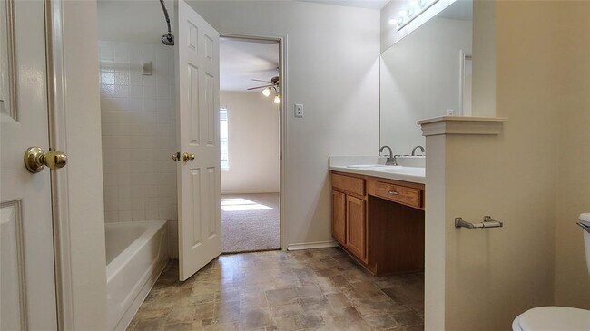 Building Photo - 2208 Ada Ln