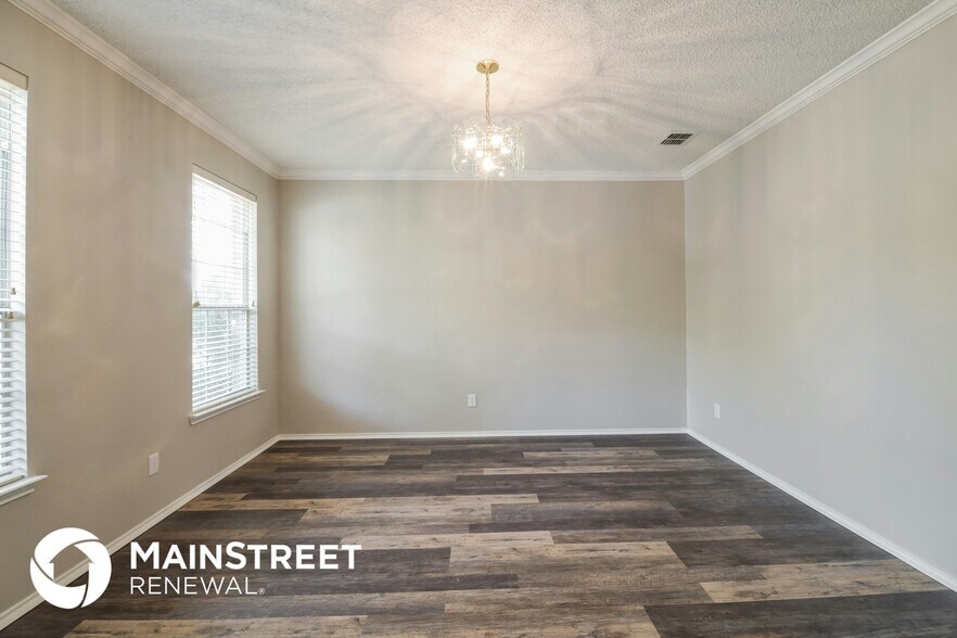 Building Photo - 862 Raintree Ln
