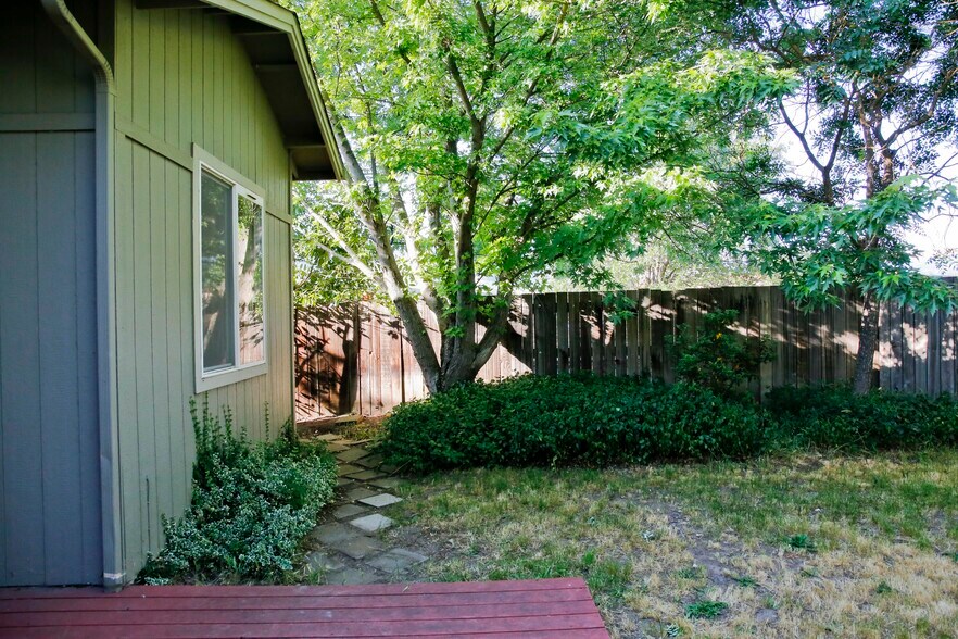 Building Photo - 540 Clay St