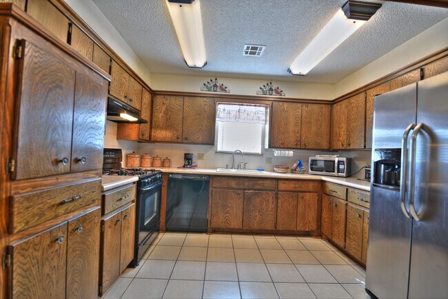 Building Photo - 307 Vickie Dr