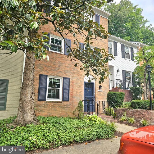 Building Photo - 7603 Tiverton Dr