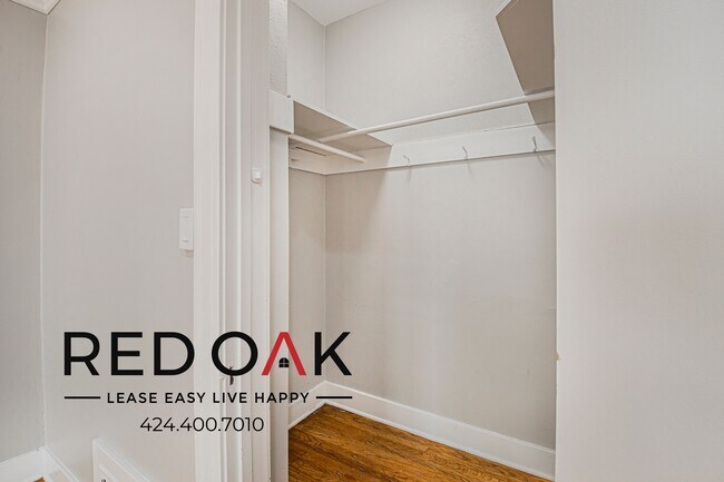 Building Photo - 149 S Sycamore Ave