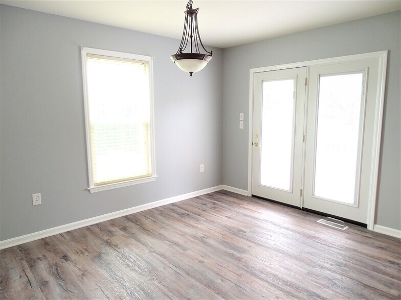 Building Photo - 90 Battens Cir