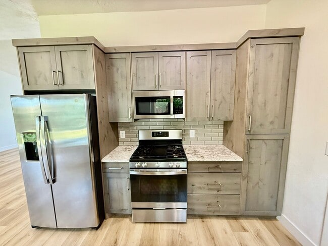 Building Photo - Four Bedroom Remodeled Home in Red Cliffs