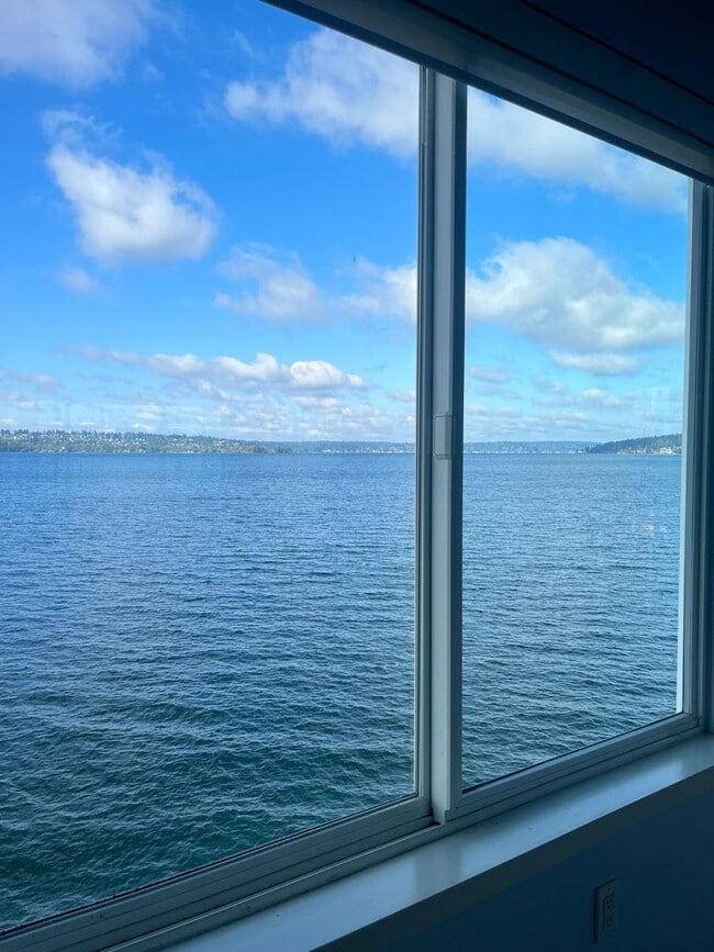 Building Photo - Kirkland Waterfront Condo Available Now! S...