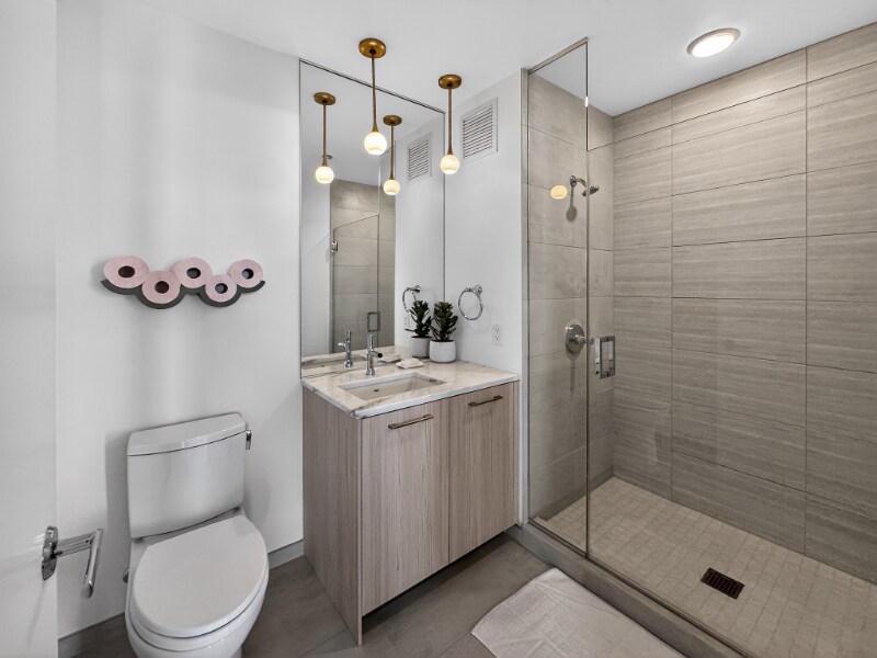 Building Photo - 167 N Desplaines St