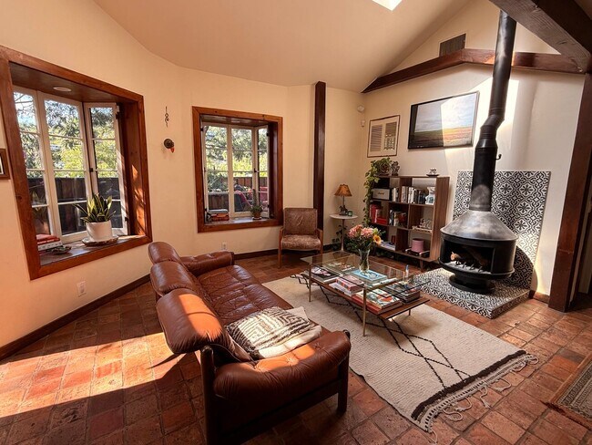 Building Photo - Furnished 1940s Beachwood Canyon Retreat with Treetop Deck + Creative Loft!