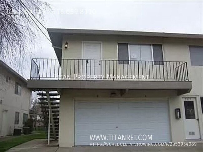 Building Photo - 2013 Benita Dr