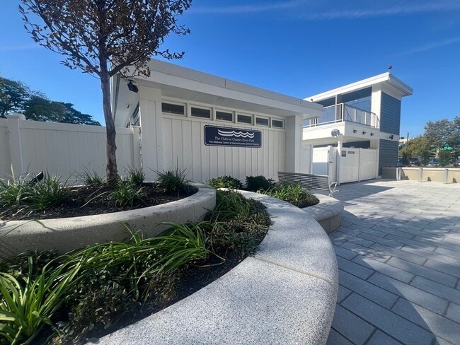 Building Photo - 9 Hawthorne Pl