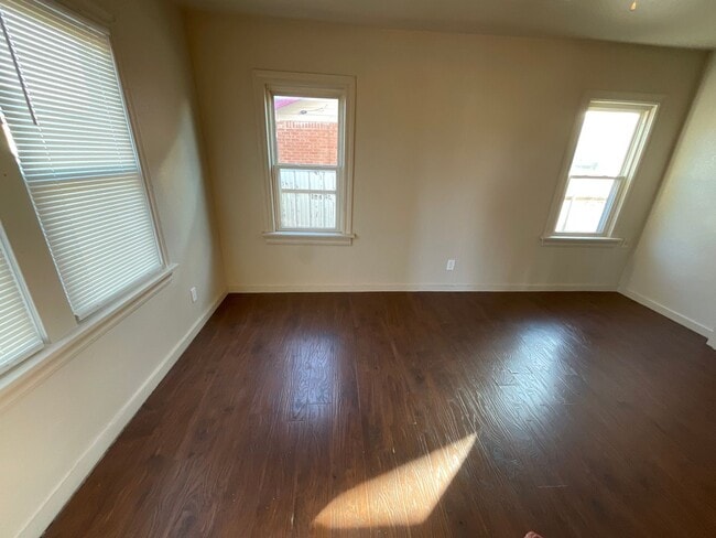 Building Photo - 2328 SW 30th St