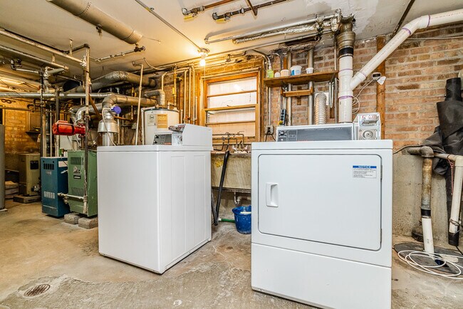 Building Photo - 6511 W Higgins Ave