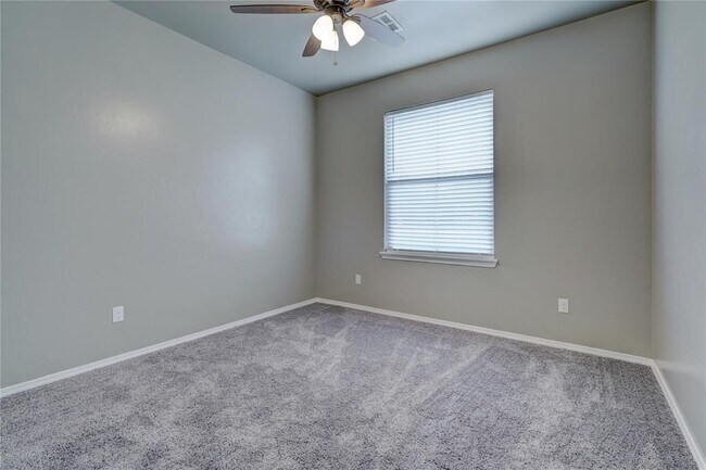 Building Photo - 2023 Westbury Dr